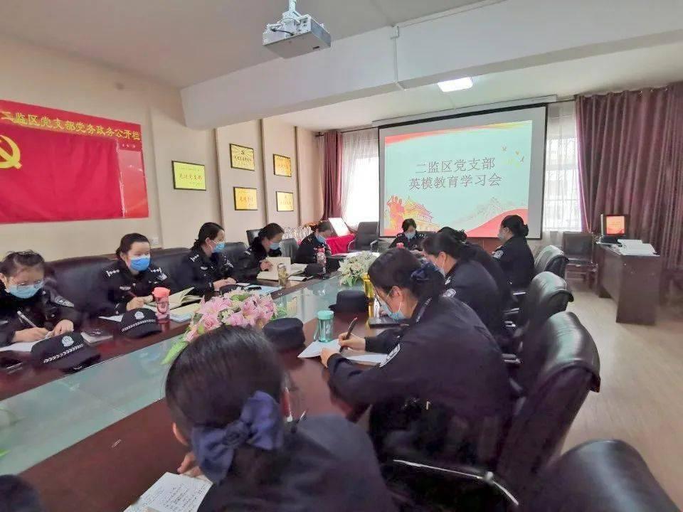 河南警方通报村支书纠集他人殴打未成年人：停职反省、拘留15日、罚款1000元